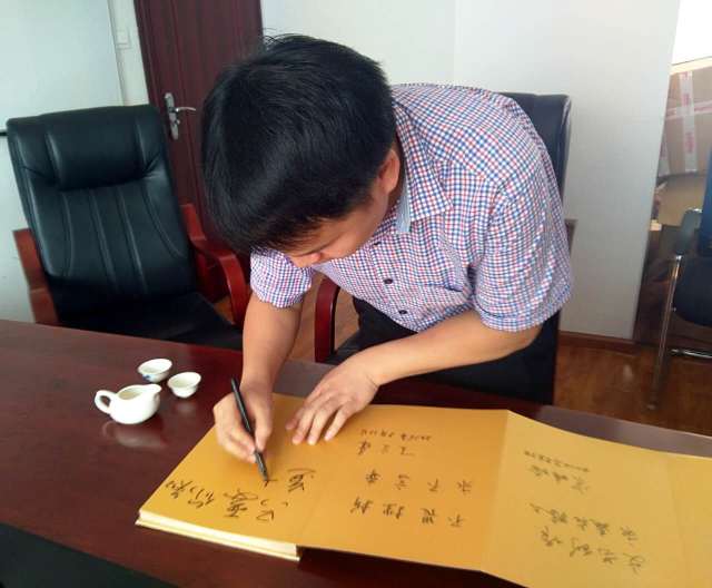 挨过1700皮鞭，年创2亿业绩，贵州80后创客的彪悍人生