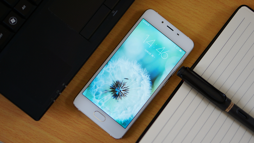 魅蓝手机u10,魅蓝u10白色