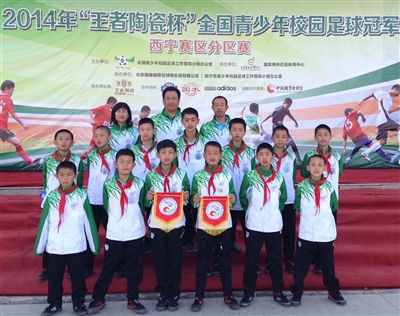 快乐足球满校园,快乐足球校园比赛视频