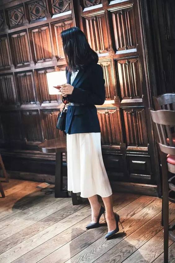 秋季不换装?夏季单品叠穿的秘密法则