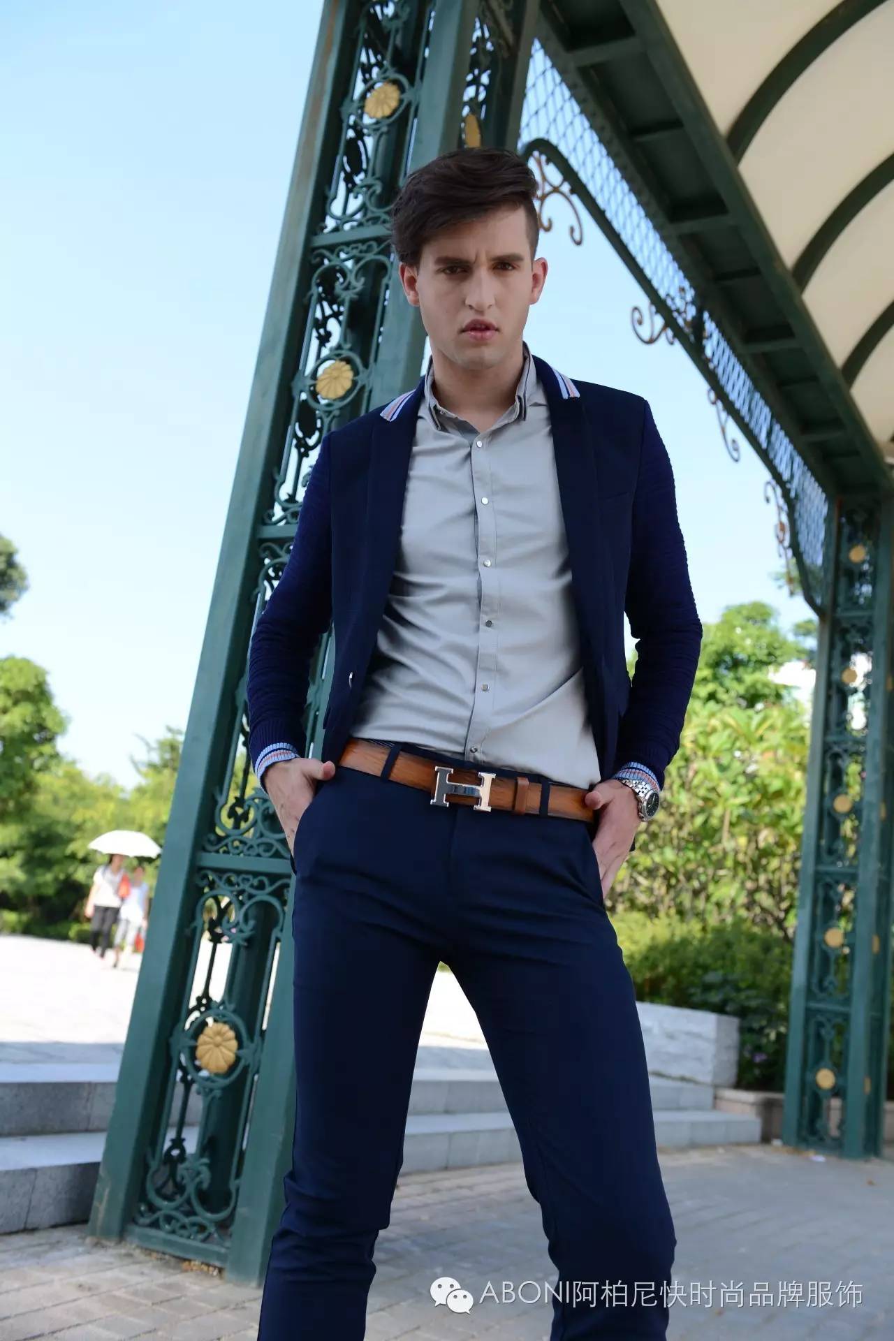ABONI时尚男装在每个细节处彰显着男士的浓浓魅力