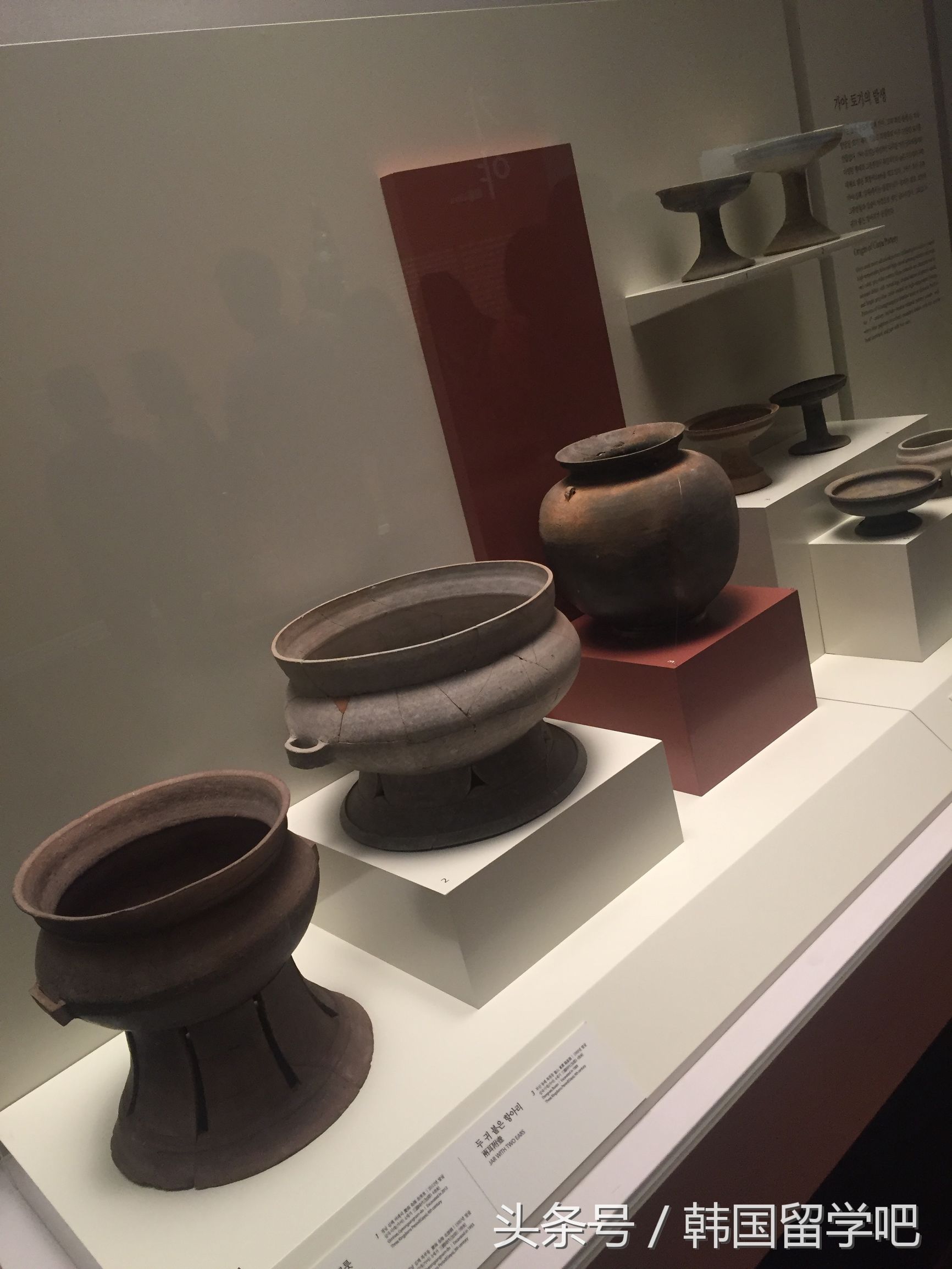 老教授带学生去山洞找文物,韩国教授来到中国博物馆