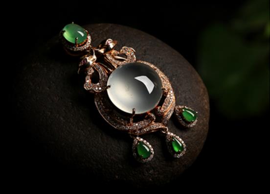 金镶玉的金子掉色是怎么回事,金镶玉戴久了掉色怎么恢复