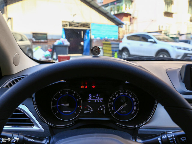 悦翔v71.0t和1.6l对比,悦翔v715款1.6l自动乐享怎么样