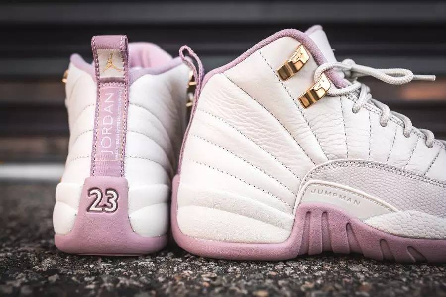 送男朋友几百块的鞋,第一次送礼物男朋友就送ysl