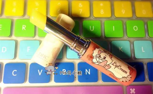 润唇又带颜色的唇膏,什么牌子的唇膏润唇最好