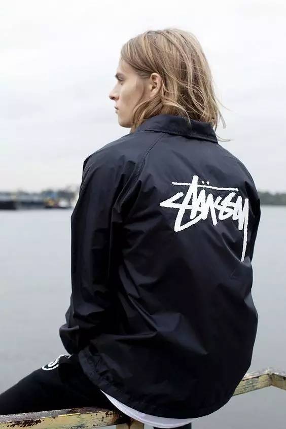 让你街头style立现的秋季单品：教练夹克