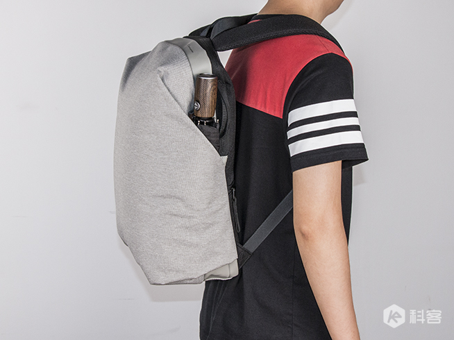 魅族休闲双肩包,魅族双肩包黑色还是灰色好看