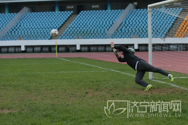 济宁足球队争霸赛,2014谁是球王足球比赛