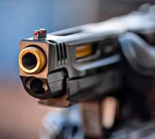 战术美学|《疾速追杀》的“枪械世界”