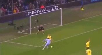 巴神零角度射门,巴神空门不进集锦