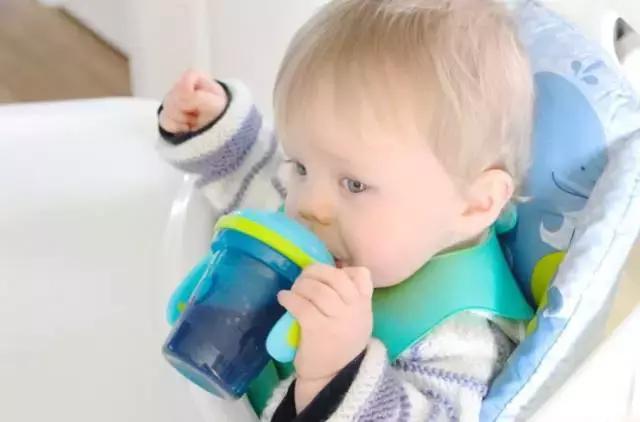 小孩选择什么饮水杯好用,儿童饮水杯怎么选