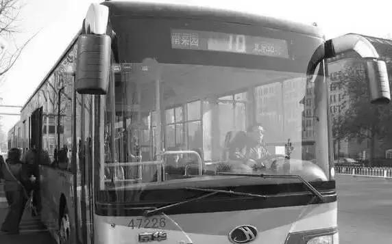 北京老司机开的碉堡公交线，坐过一条你就老了！