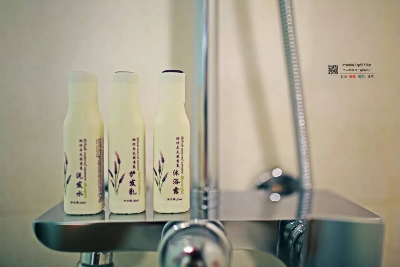 这一家酒店有门童，叫“白手套”。