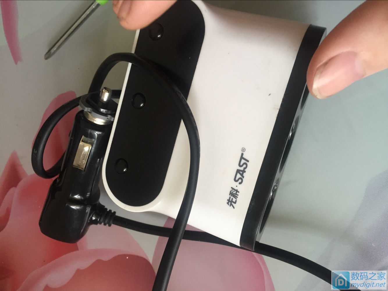 先科车充拆解,先科车载一拖三充电器维修