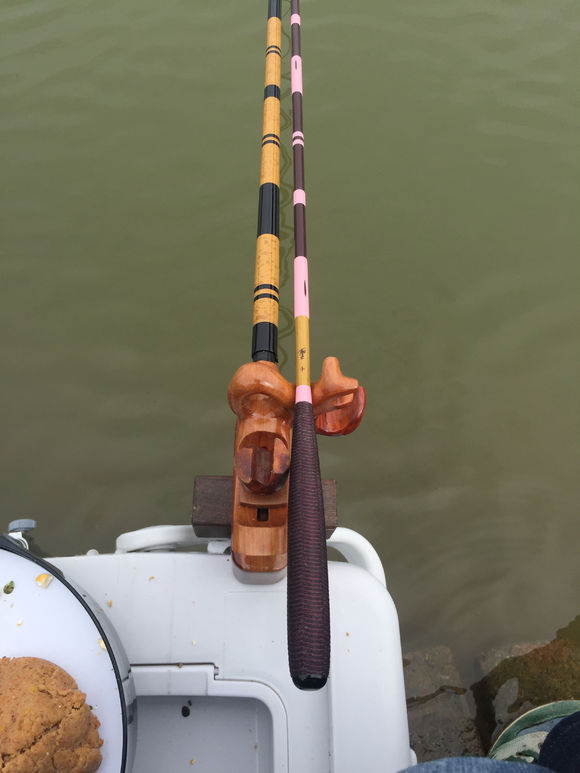 新手钓鱼，用2000的竿子，值不值？