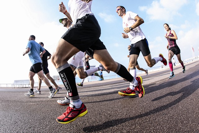 跑步为啥袜子总是破,跑步的时候为什么袜子很滑