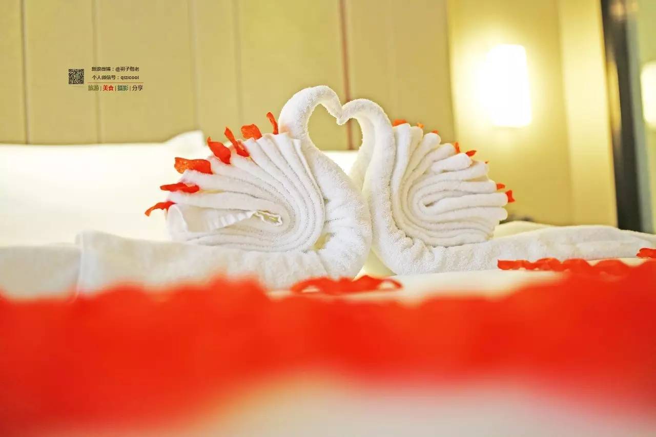 这一家酒店有门童，叫“白手套”。