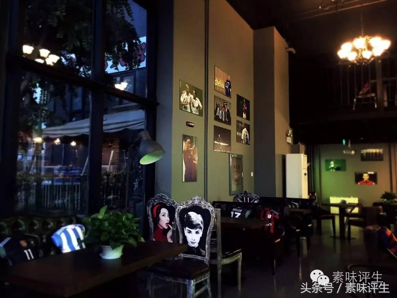 足球元素的酒吧,天空休闲足球酒吧