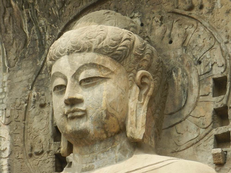 十三尊巨佛是什么,中国的十三尊巨佛