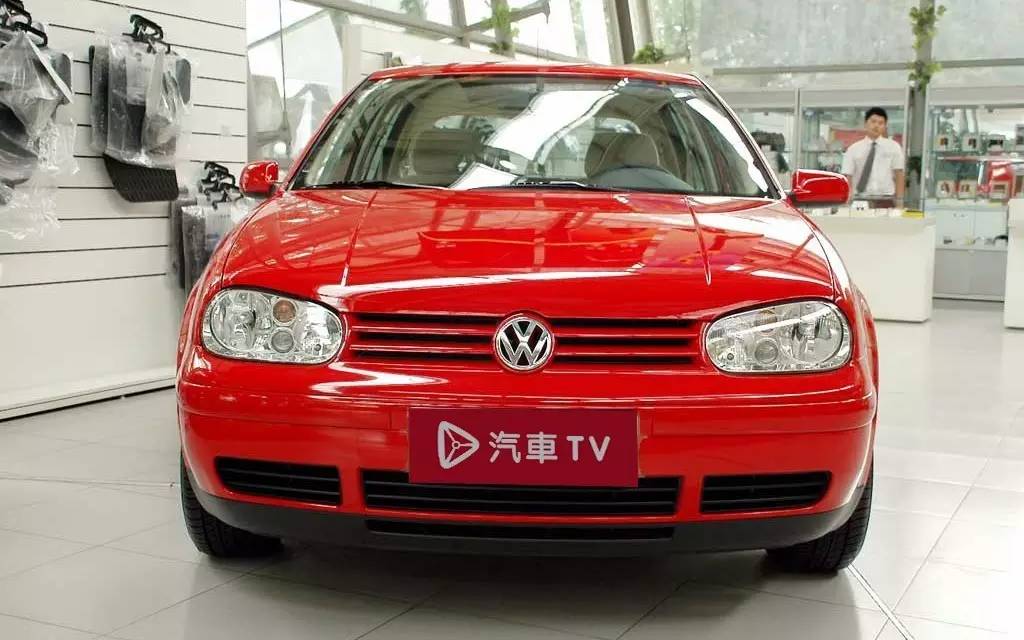 后视镜设计很别致,后视镜内部设计