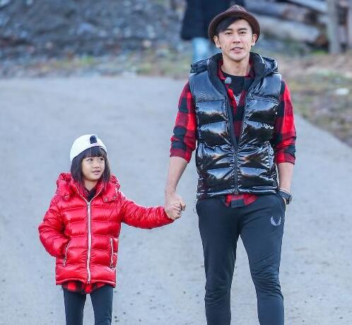 多大的儿童需要儿童安全座椅,爸爸去哪儿从小到大变化