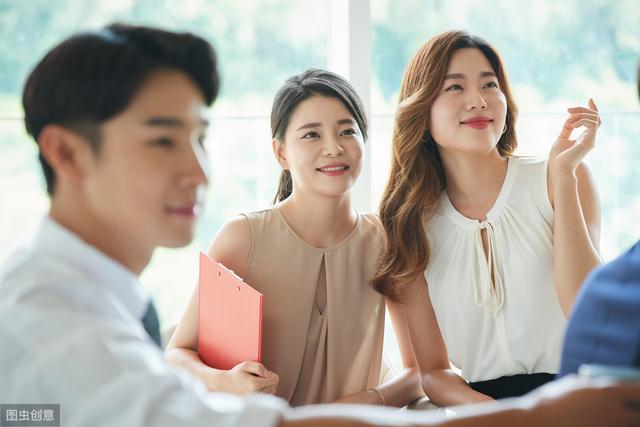 小说：干妈交待青年几句后就闭上眼睛，却让青年想起生母遇害情景