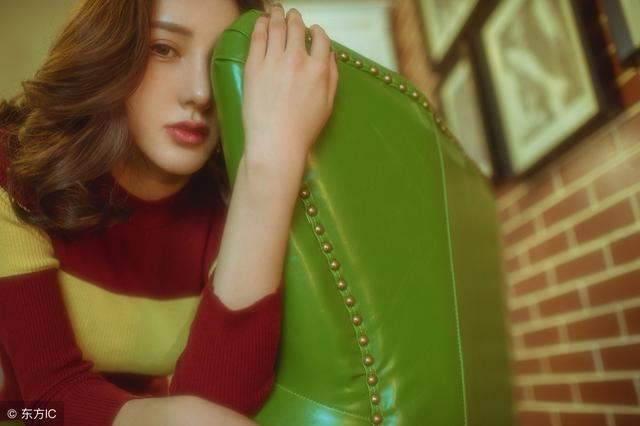 小说:她撞坏百万英镑跑车,拿出所有钱,眼前男人的眼神让她窒息