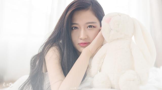 小说：原本女孩听了他前半句话，还想立马起身走人，现在不想了