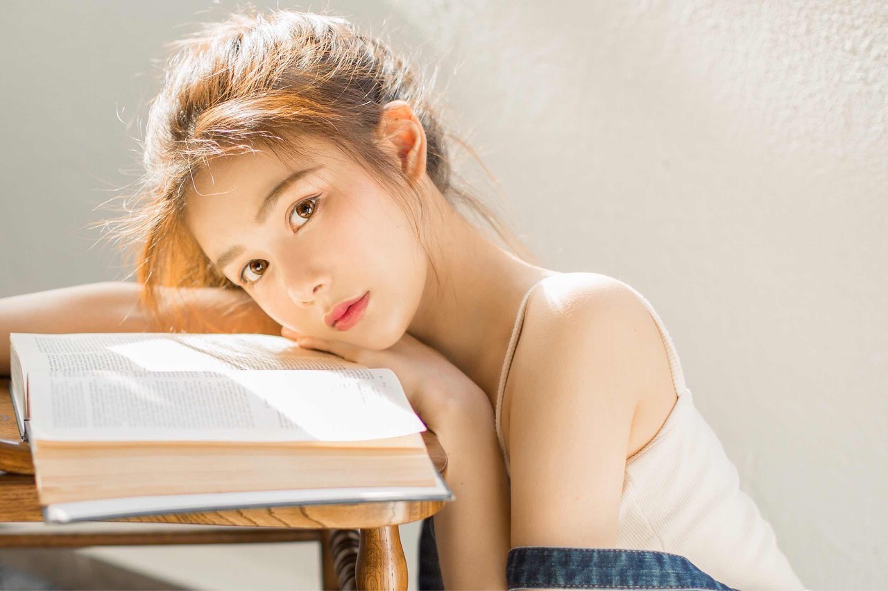 小说：领导让小伙送鞋给老婆，小伙正准备辞职，却被领导老婆迷恋