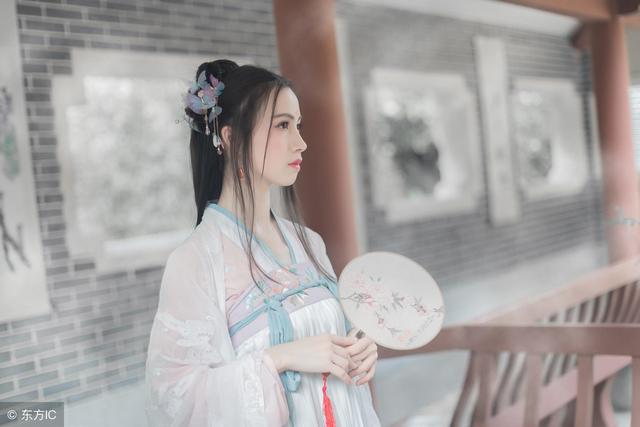 小说：她魂穿古代后拥有天生神力，去深山打猎，一拳放倒野猪