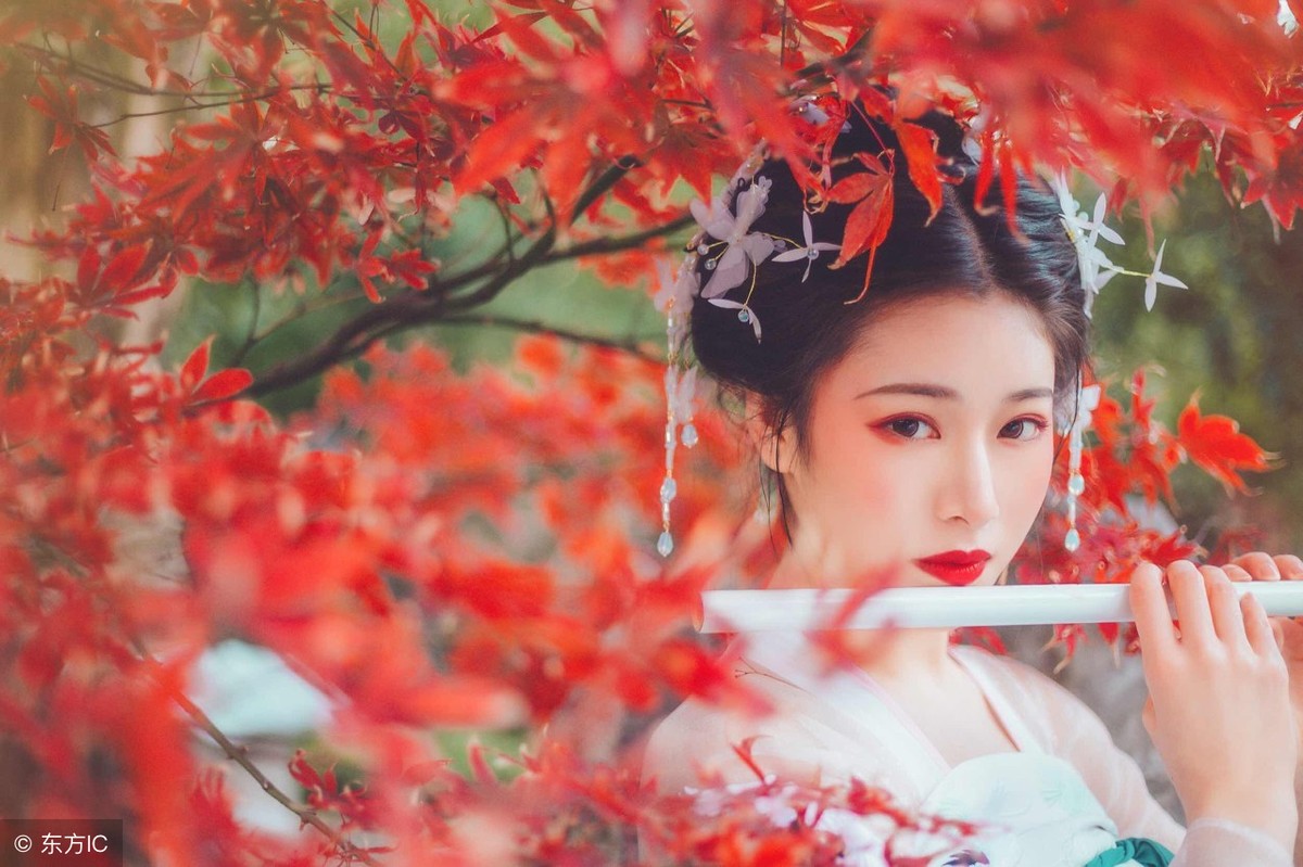 小说：王爷冷着脸给她解绑，手一松，她立刻跟泥鳅一样翻下了床