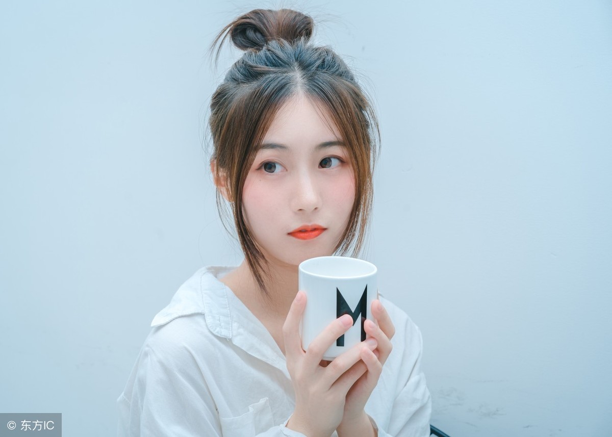 富二代为追求女友带10亿,富二代为了讨心上人开心送鲜花