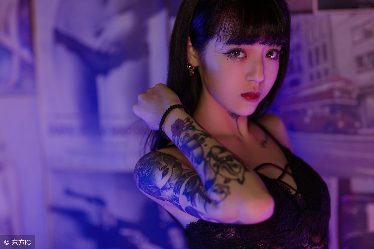 小说：华尔街高手组建股票交易群，里面全是被套的韭菜，小伙懵了