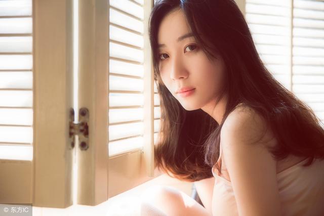 小说：老太太被管家拦住了，她以为是偷吃被抓的下人，总裁：奶奶