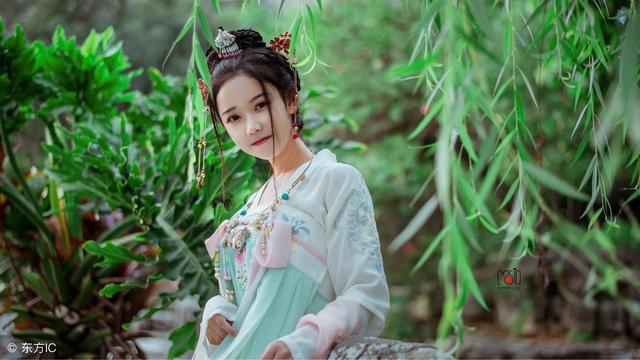 小说：学霸带领全班发奋学习，倒数班霸考出好成绩，老师怀疑作弊