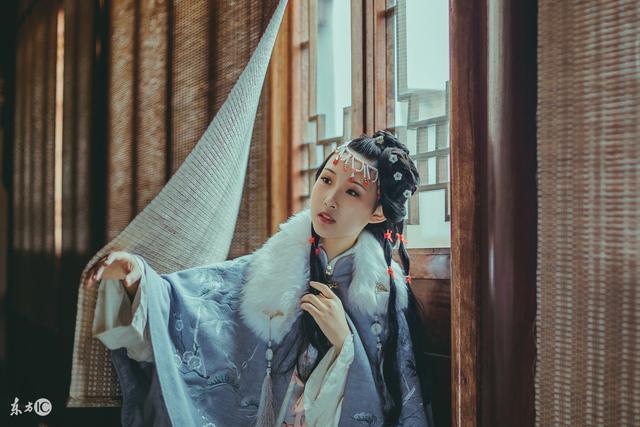 小说：美女睡着之后，男人褪去她的衣服，还将她揽怀里哄她入睡