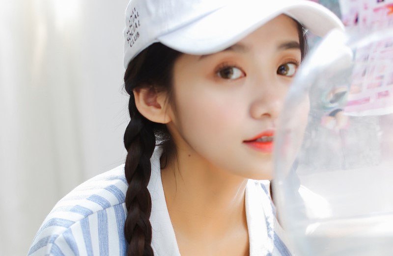 女大学生来到农村扶贫,下乡扶贫女大学生