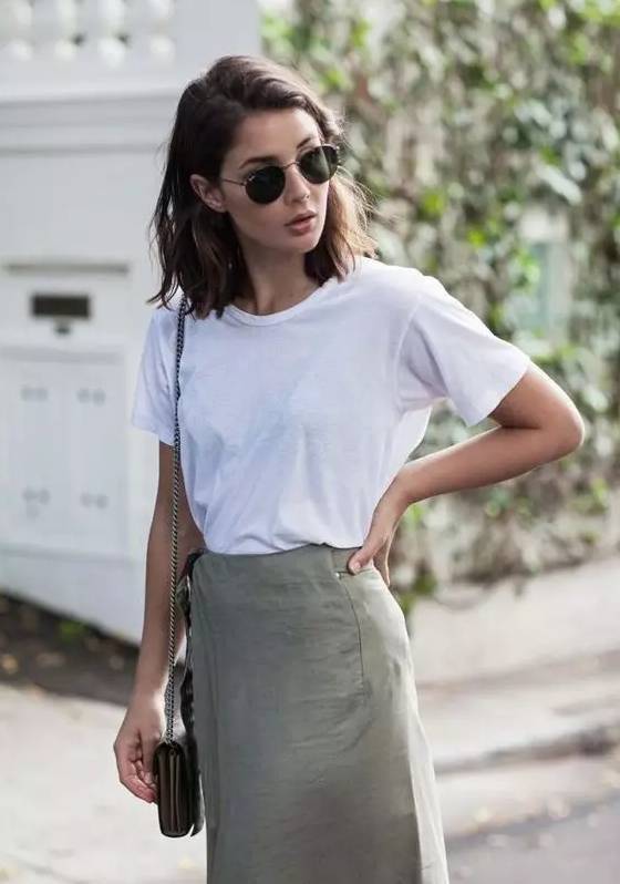 穿白色短袖如何不脏,穿白短袖配什么裤子