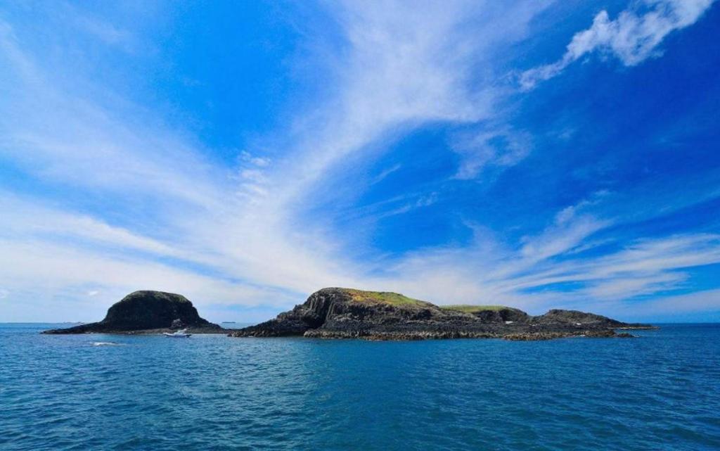 大陆代表团抵台，现场冲突一片混乱，顽固派扬言：台不怕大陆威胁