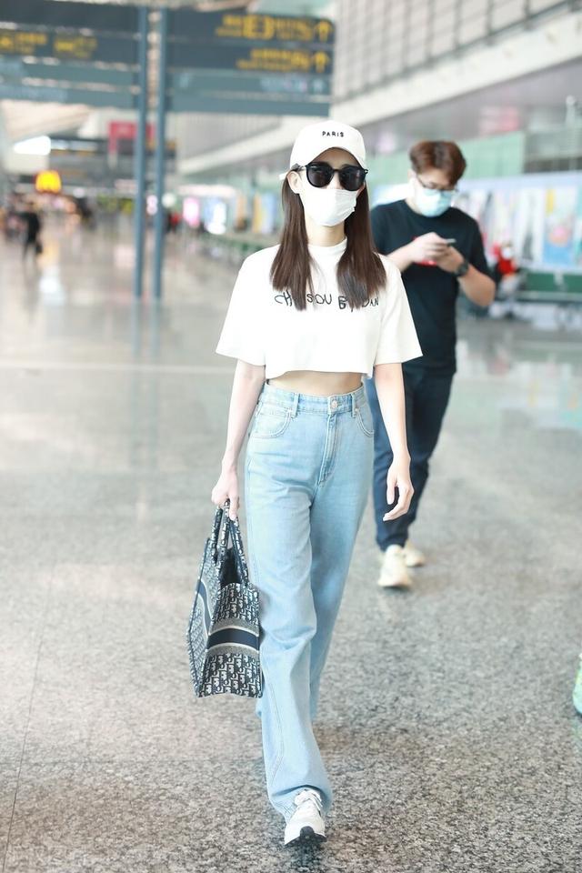 穿白色短袖如何不脏,穿白短袖配什么裤子