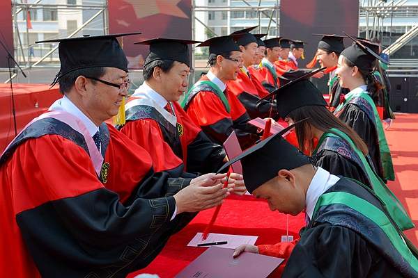 80年代中专生相当于现在什么水平,80年代的中专读几年