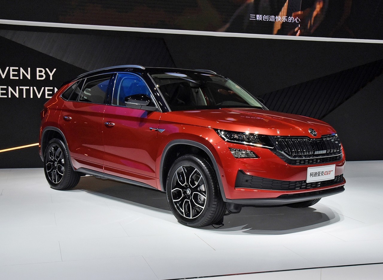 国足座驾vs明星座驾,国足1-3越南国足阵容