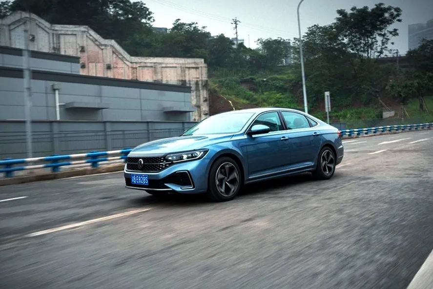 最新款大众帕萨特试驾,大众最新款帕萨特试驾视频