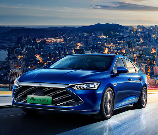 一年跑1万公里买混动还是纯电,一年跑三万公里买纯电还是插混