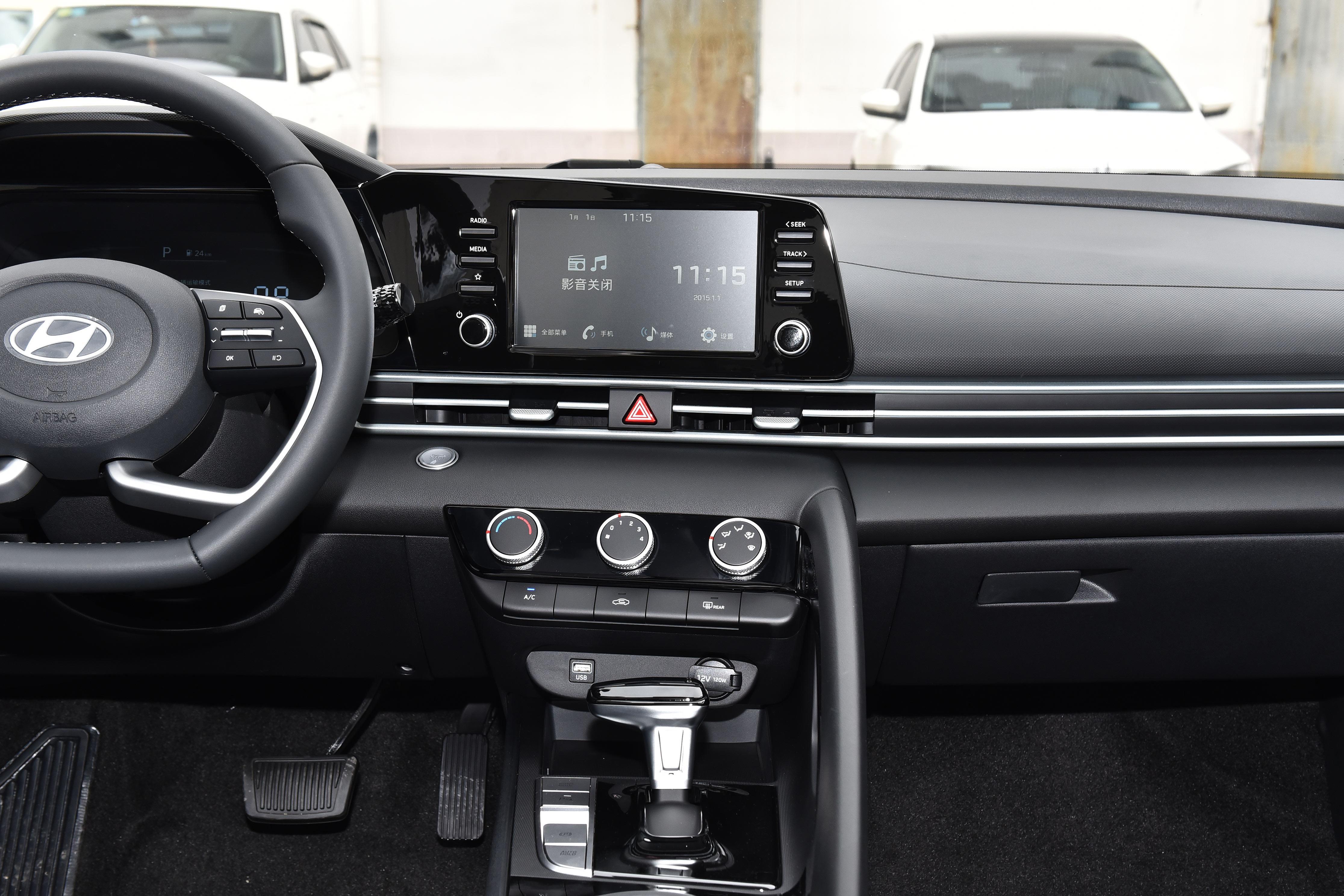 23年9月份现代伊兰特落地价,3.68万现代伊兰特