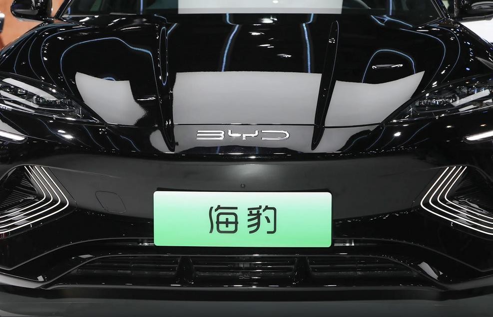 海豹dmi对比插混雅阁,20万买雅阁跟帕萨特怎么选