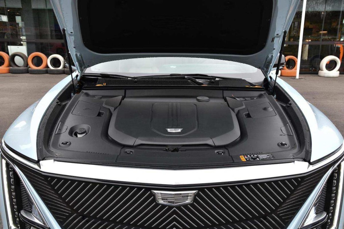 凯迪拉克双门轿跑6.2破百,凯迪拉克最新超豪华轿车