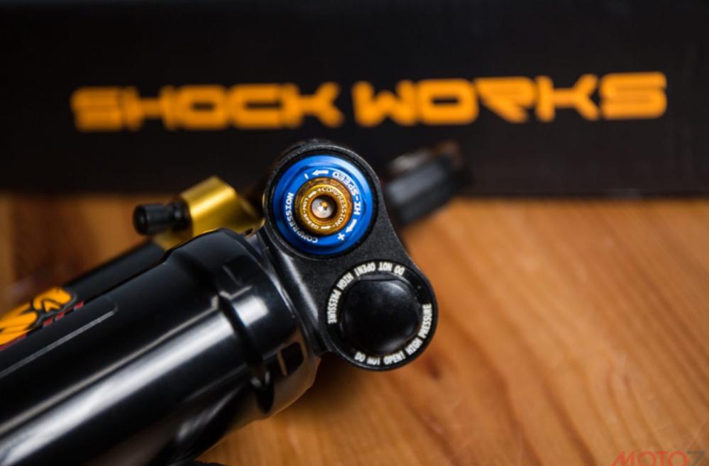 摩托车悬挂系统工作原理,越野摩托车前减震怎么调节