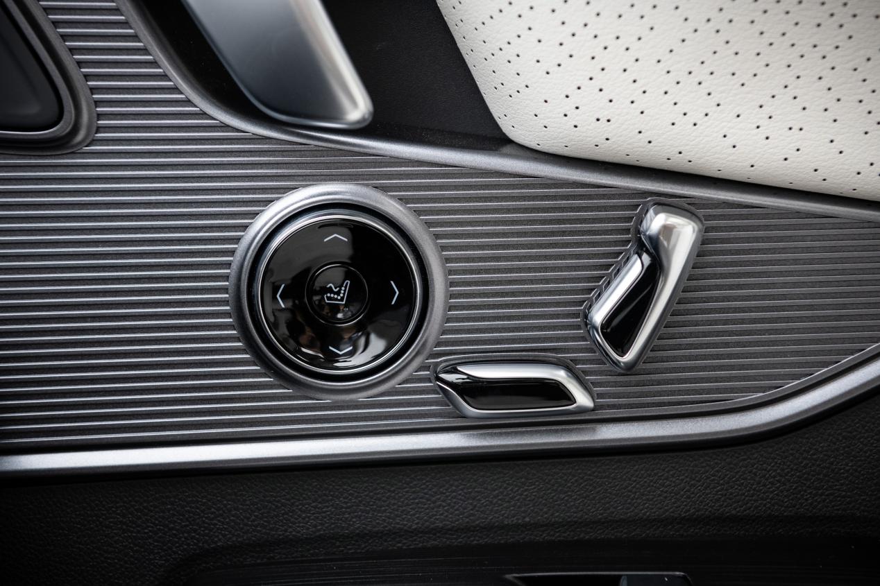 新款别克君越最顶配3.0,别克君越2.0t发动机图